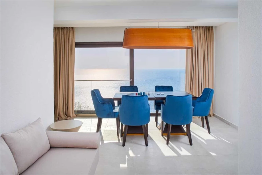 Dining Table with a Breathtaking View