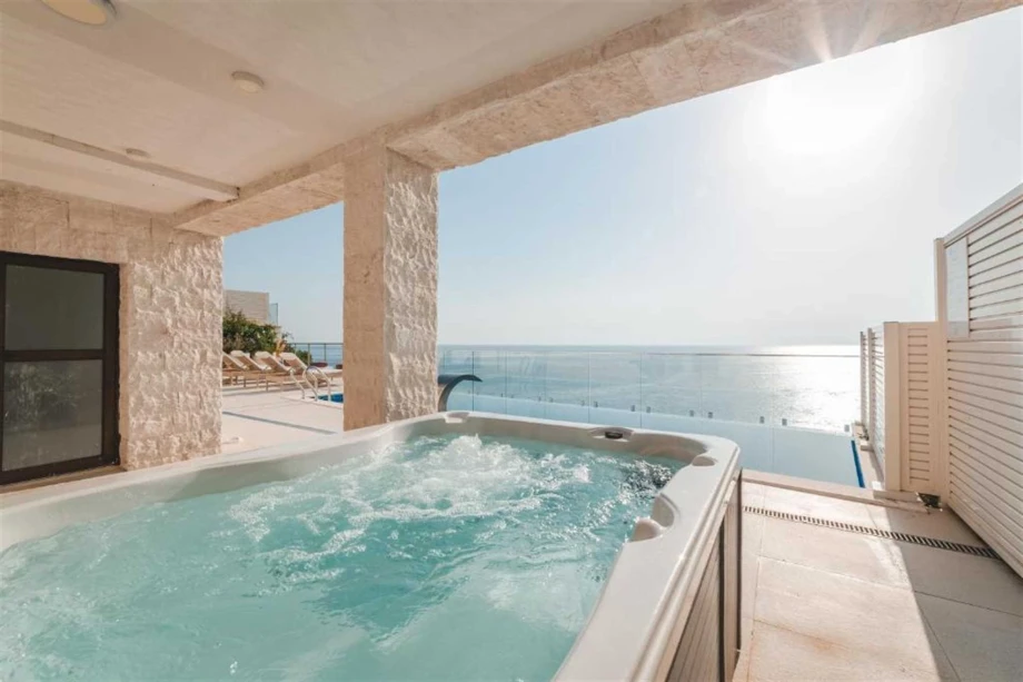 Jacuzzi on the Terrace with Scenic Views