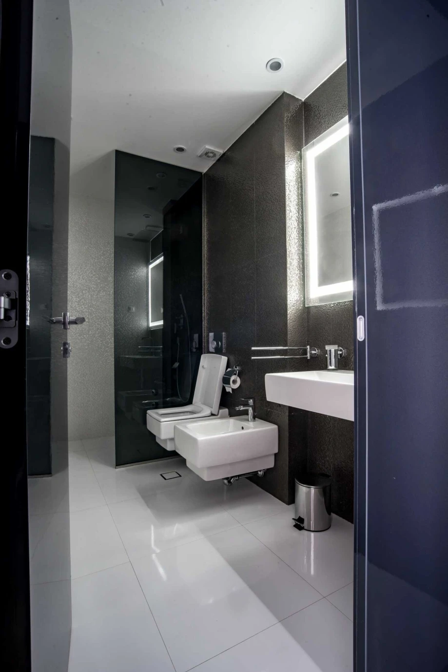 Spacious Bathroom with Elegant Design