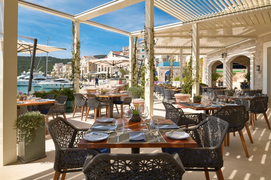 Elegant Restaurant Offering Culinary Delights