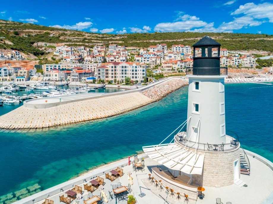 Stunning View Leading to the Sea