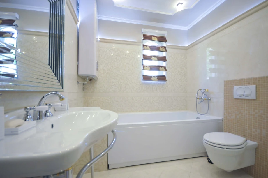 Luxurious Spacious Bathroom with Modern Design in Villa