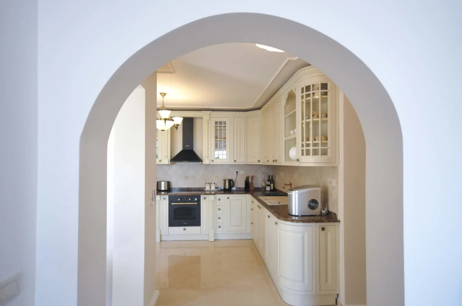 Fully Equipped Kitchen with Modern Appliances