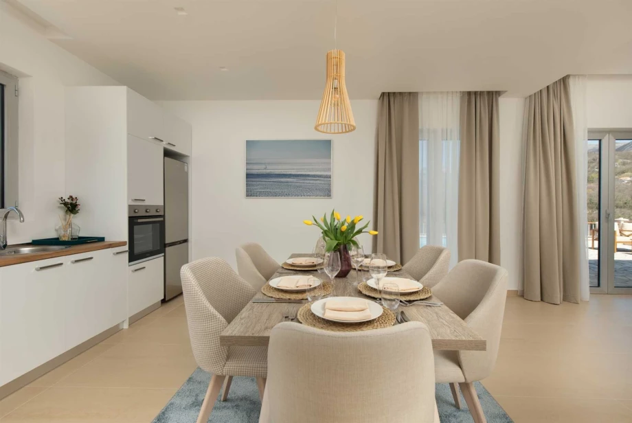 Elegant Dining Table for Memorable Gatherings