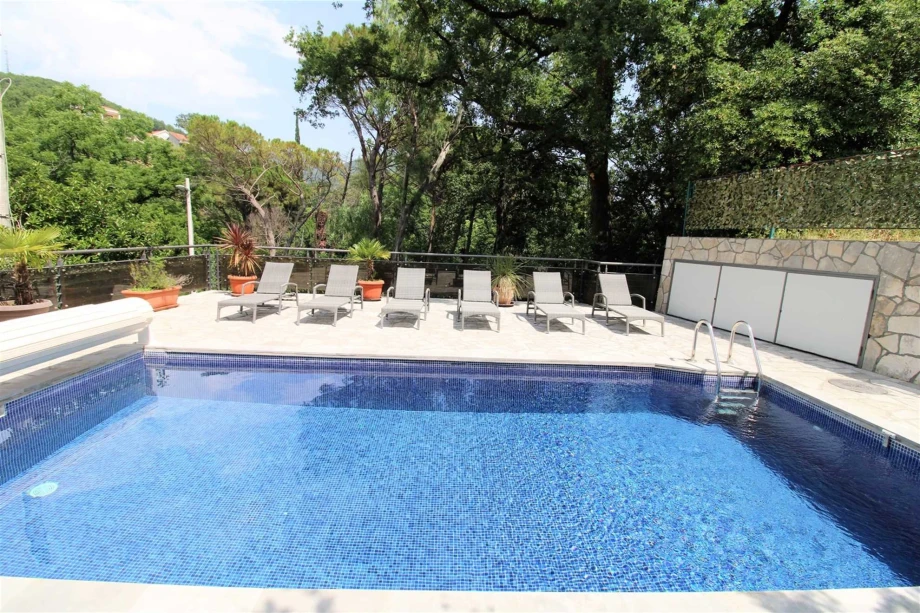 Relaxing Sunbeds by the Pool in Villa Lalovina