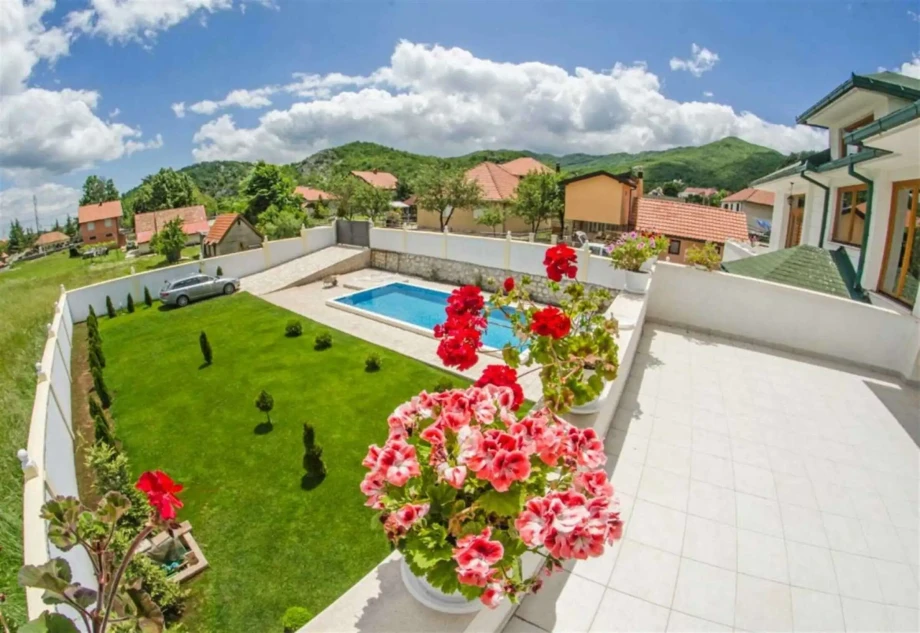 Spacious Garden with Swimming Pool