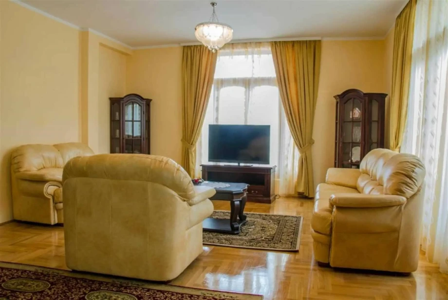 Bright Living Room in Exclusive Villa with Modern Decor