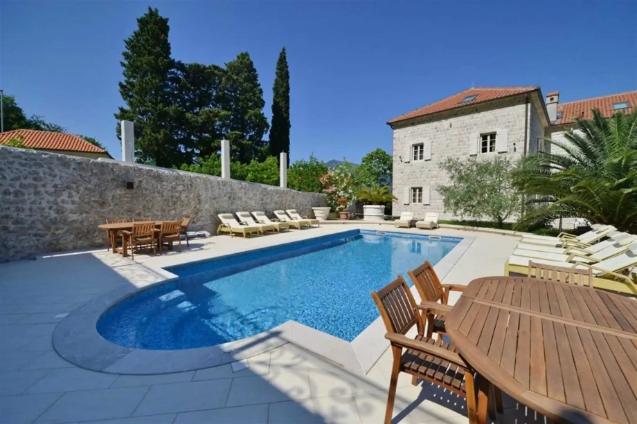 Expansive Yard with Inviting Swimming Pool in Luxurious Villa