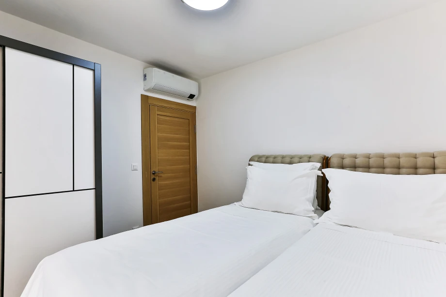 Sleek and Modern Bedroom with Elegant Design