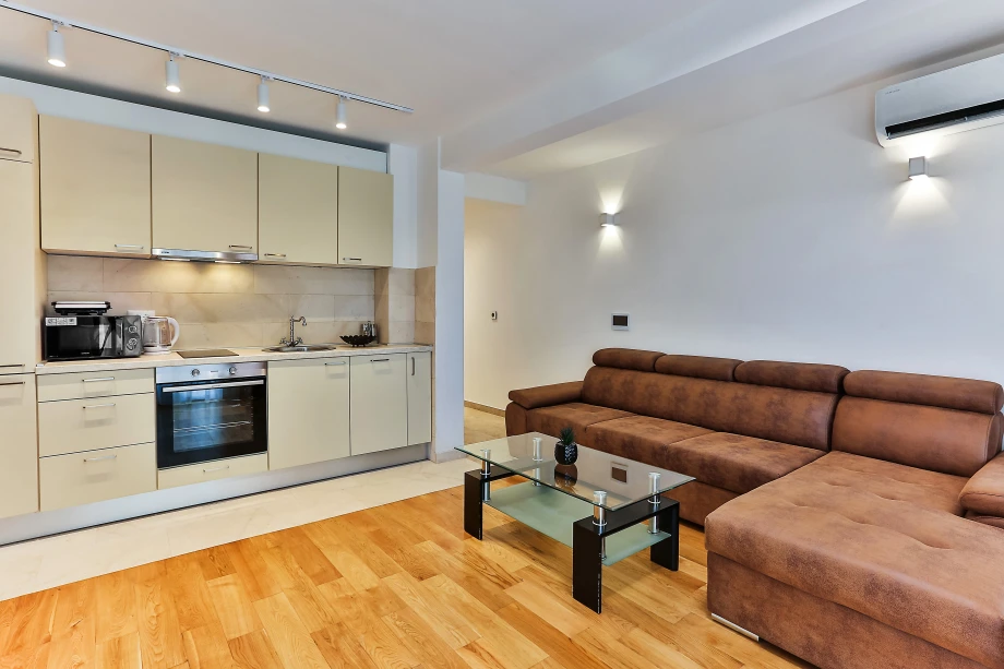 Bright and Spacious Living Room with Modern Furnishings