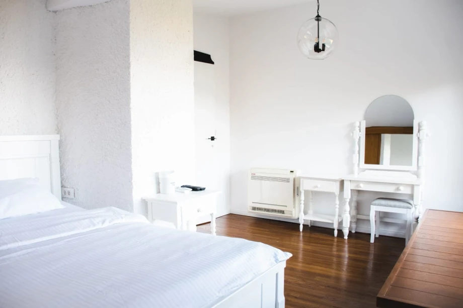 Luxurious Bedroom with Modern Touches