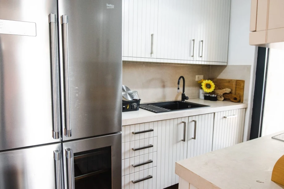 Modern, Fully Equipped Kitchen