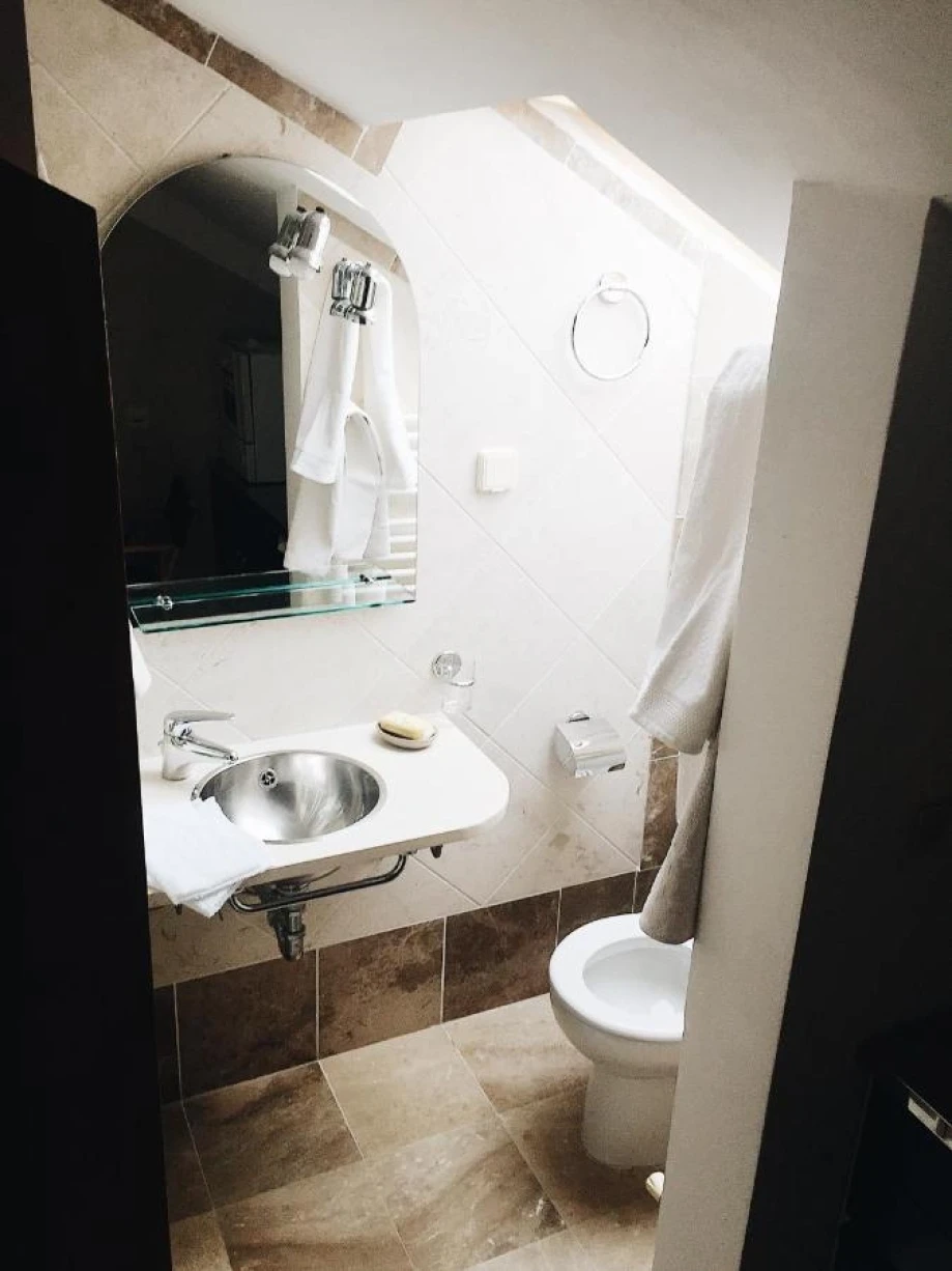 Luxurious Bathroom with Modern Fixtures in Villa