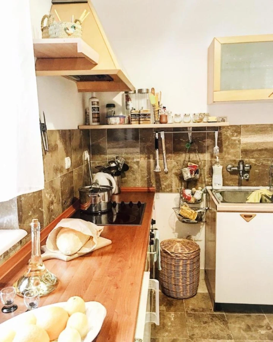 Modern Gourmet Kitchen with High-End Appliances