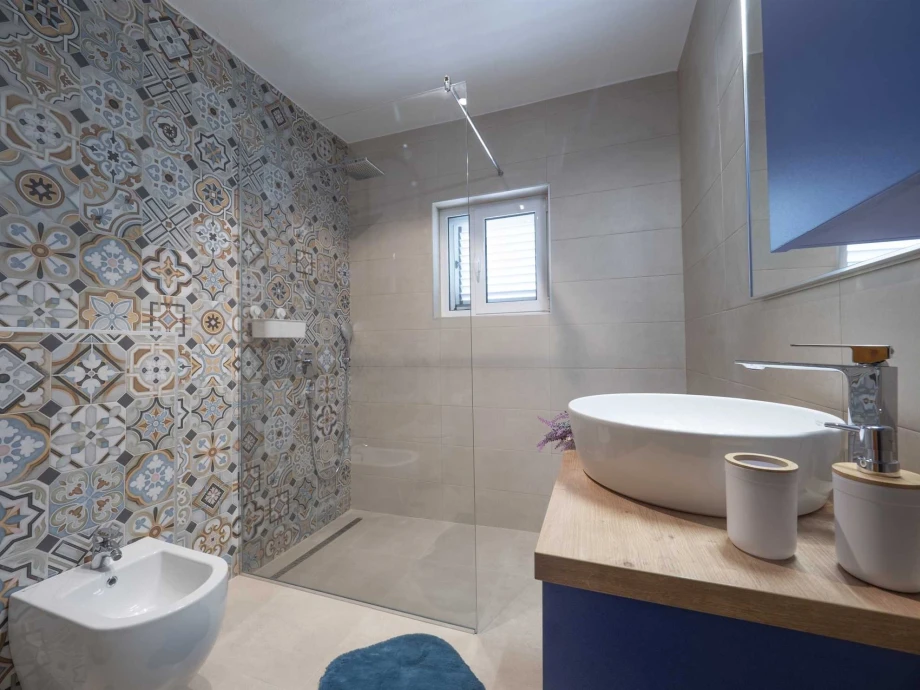 Fully Equipped Bathroom with Modern Fixtures in Luxury Villa
