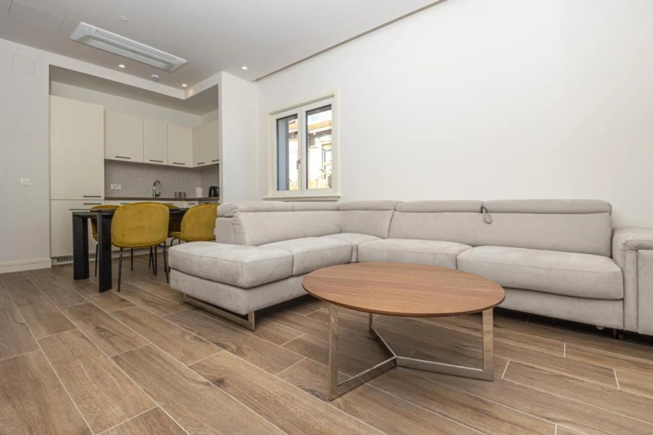 Cozy Living Room with Comfortable Seating and Natural Light