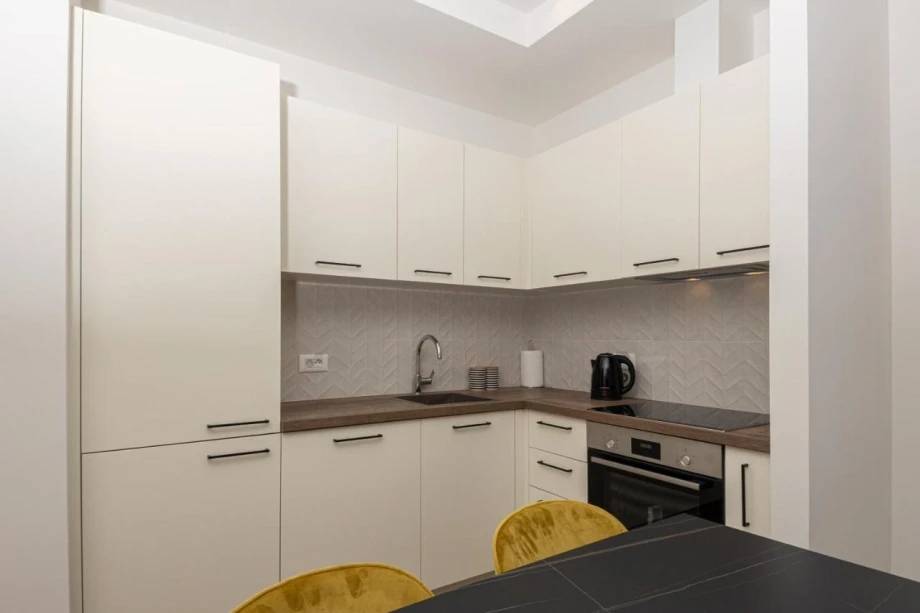 Sleek and Modern Kitchen with State-of-the-Art Appliances