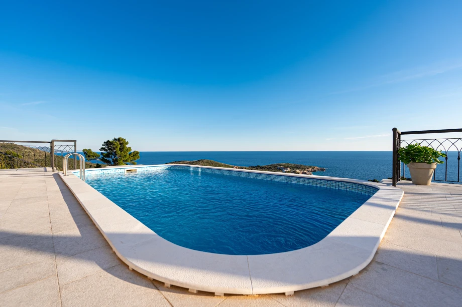 Spacious Outdoor Pool with Scenic Surroundings – Perfect for Relaxation and Fun