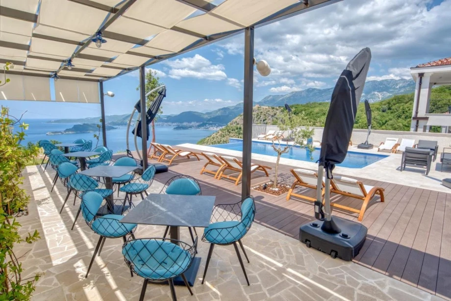 Modern Montenegro Villa with Expansive Outdoor Pool and Panoramic Views
