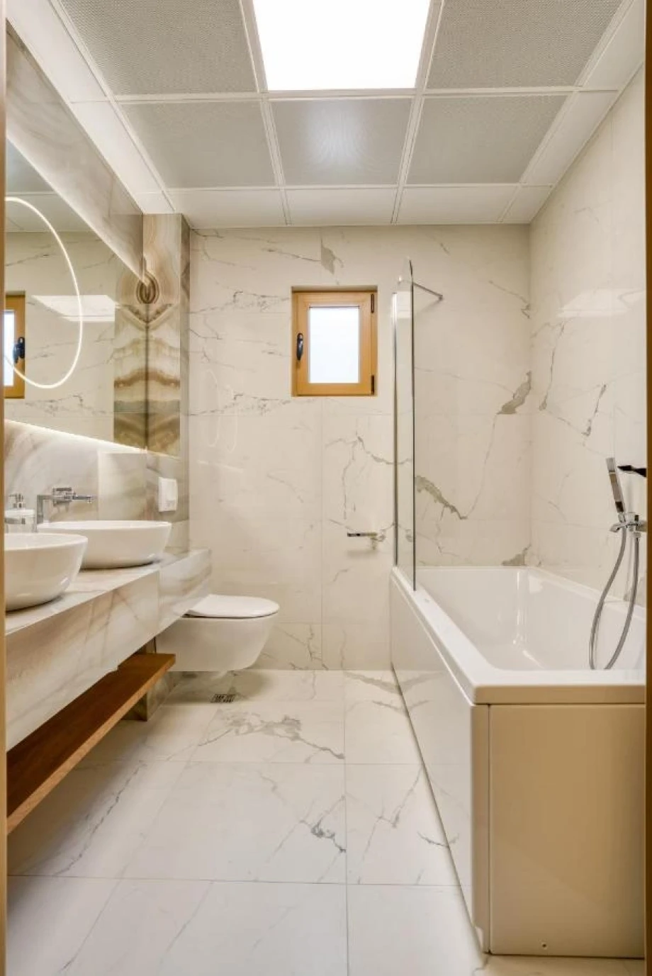 Modern Bathroom with Elegant Fixtures and Minimalist Design