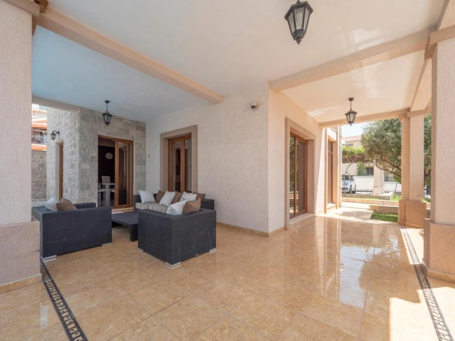 Spacious Terrace with Comfortable Seating and Scenic Views at the Villa
