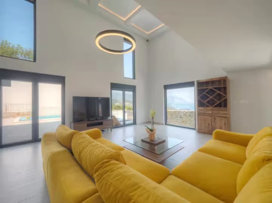 Modern Living Room with Stylish Design and Comfort