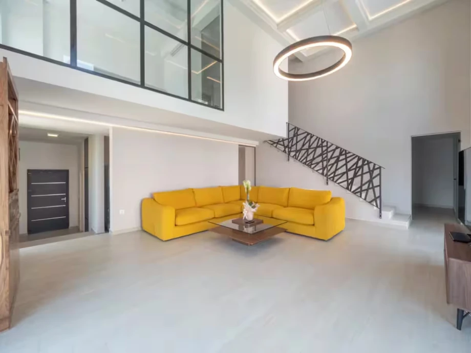 Bright and Spacious Living Room with Elegant Decor