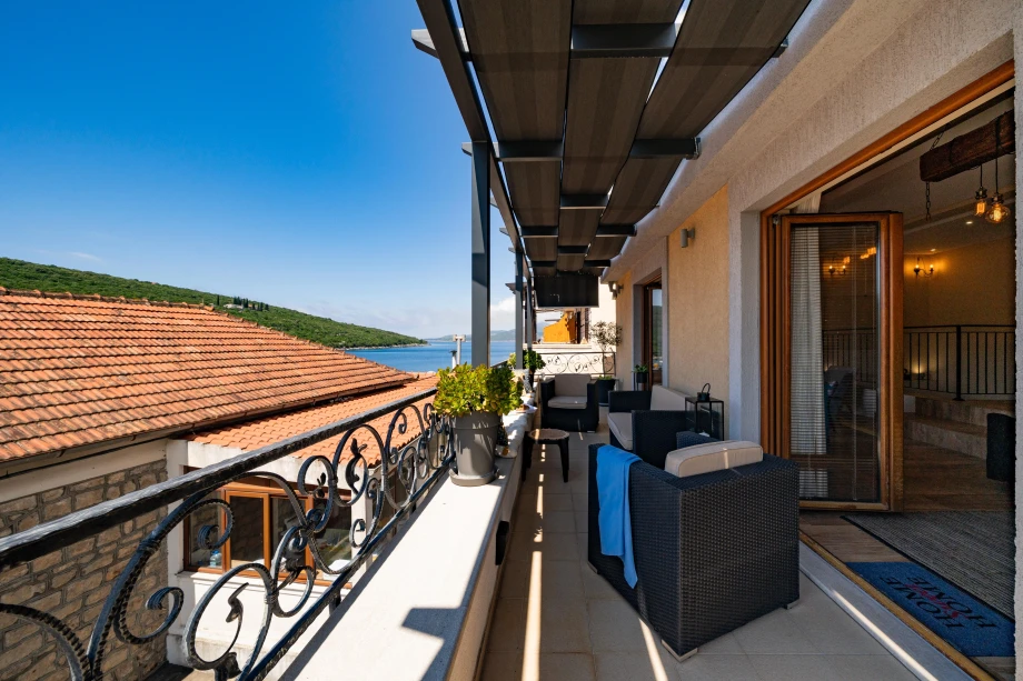 Terrace for Enjoying Outdoor Moments – Relax with Scenic Views and Fresh Air