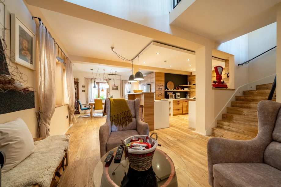 Sophisticated Interior with Modern Details – Sleek Finishes and Elegant Design Touches