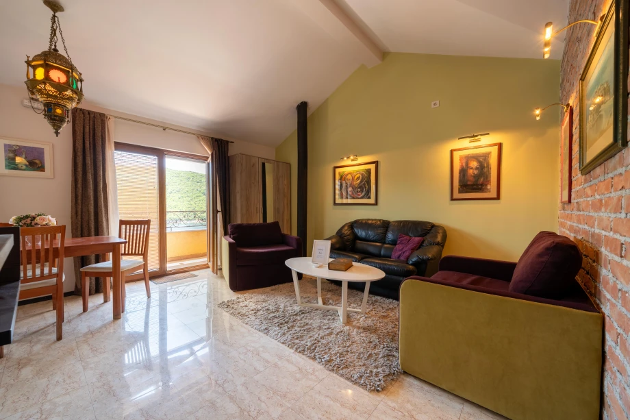 Spacious Living Room with Elegant Seating and Natural Light – Social Heart of the Villa