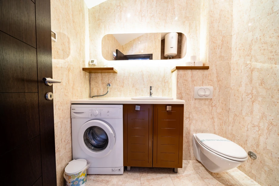 Fully Equipped Bathroom with Modern Fixtures – Comfort and Style Combined
