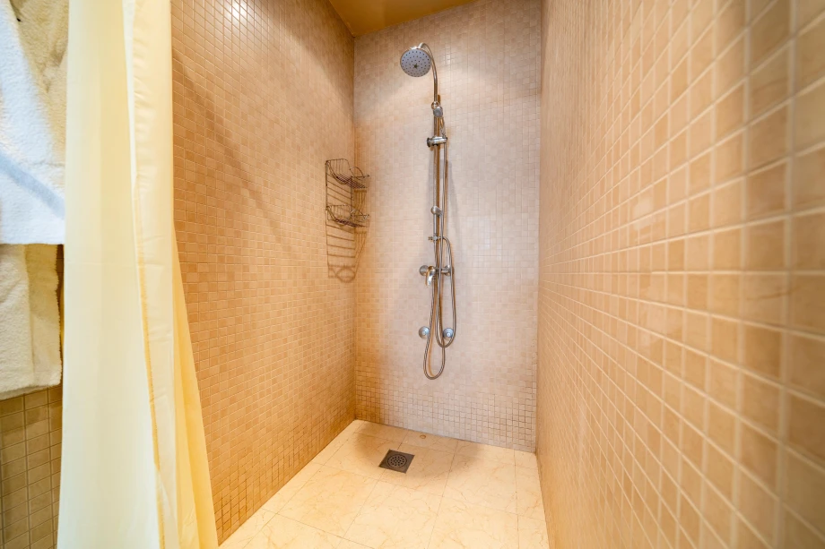 Glass-Enclosed Shower Cabin with Modern Fixtures – Elegant Bathroom Detail