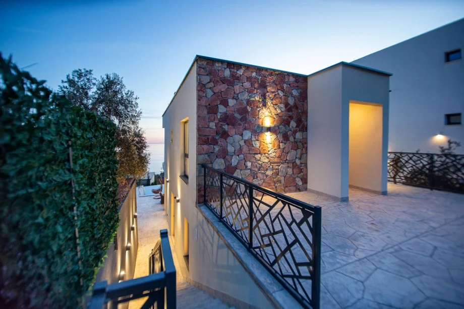 Charming Stone Villa with Traditional Architecture and Lush Greenery – Montenegro