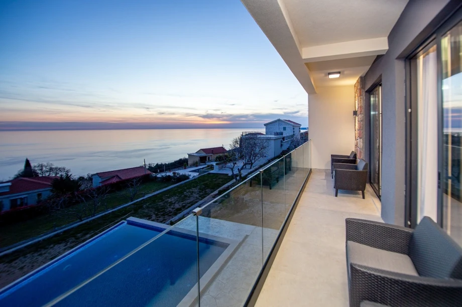 Spacious Terrace with Comfortable Seating and Scenic Views – Montenegro Villa