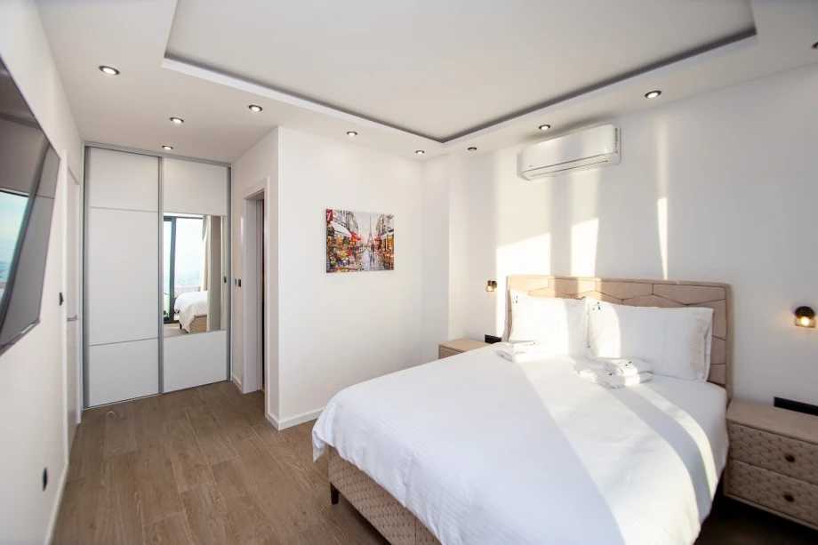 Comfortable Room with Stylish Decor and Warm Ambience – Villa Stay in Montenegro