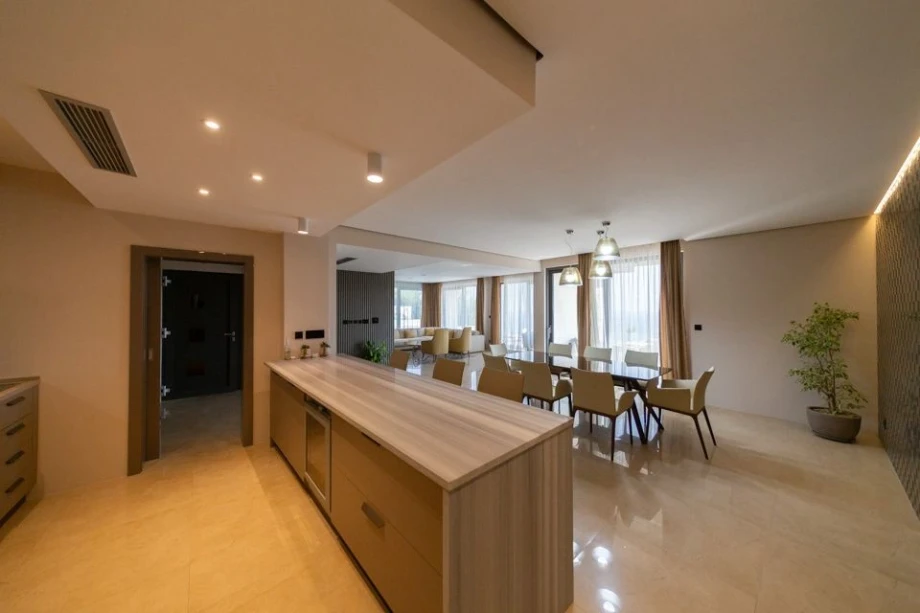 Charming Winter Touch – Traditional Sledge Accent at the Villa