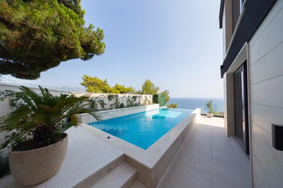 Spacious Outdoor Pool Area with Lounge Zone – Villa’s Open-Air Luxury