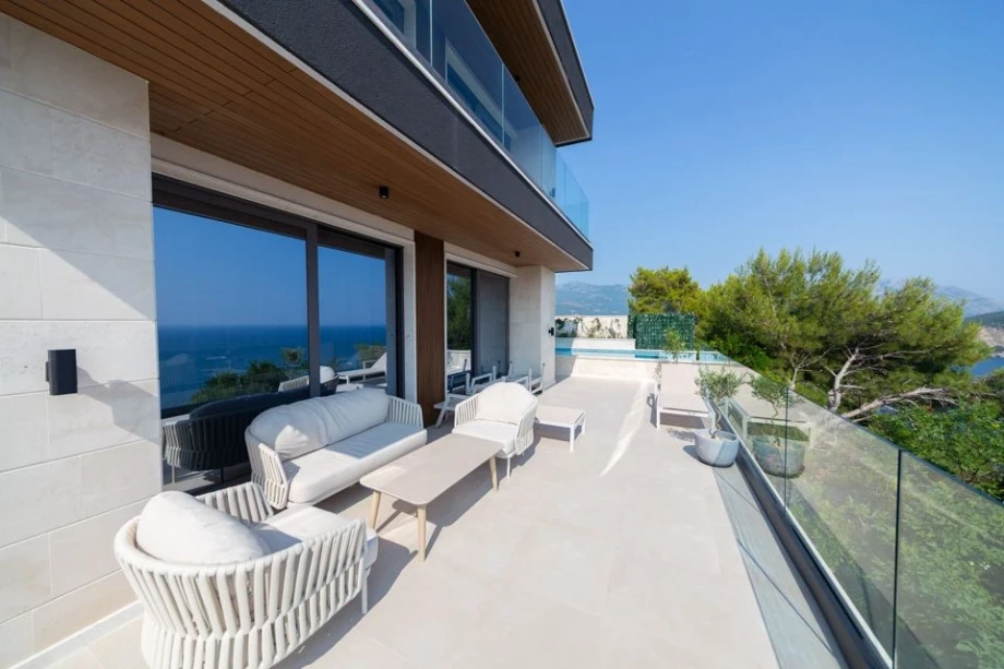 Spacious Terrace with Panoramic Views – Luxury Villa Outdoor Retreat