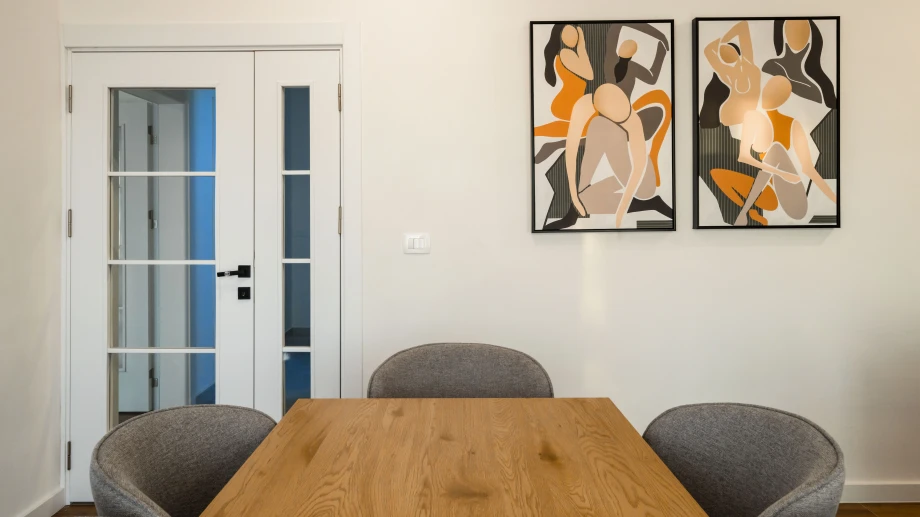 Modern Dining Room with Sleek Design Elements
