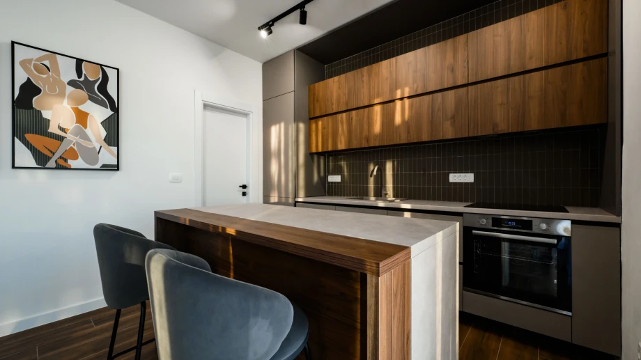 Fully Equipped Modern Kitchen with High-End Appliances