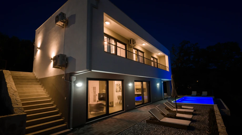 Luxury Villa with Private Pool and Sunbathing Area – Montenegro Coastal Escape