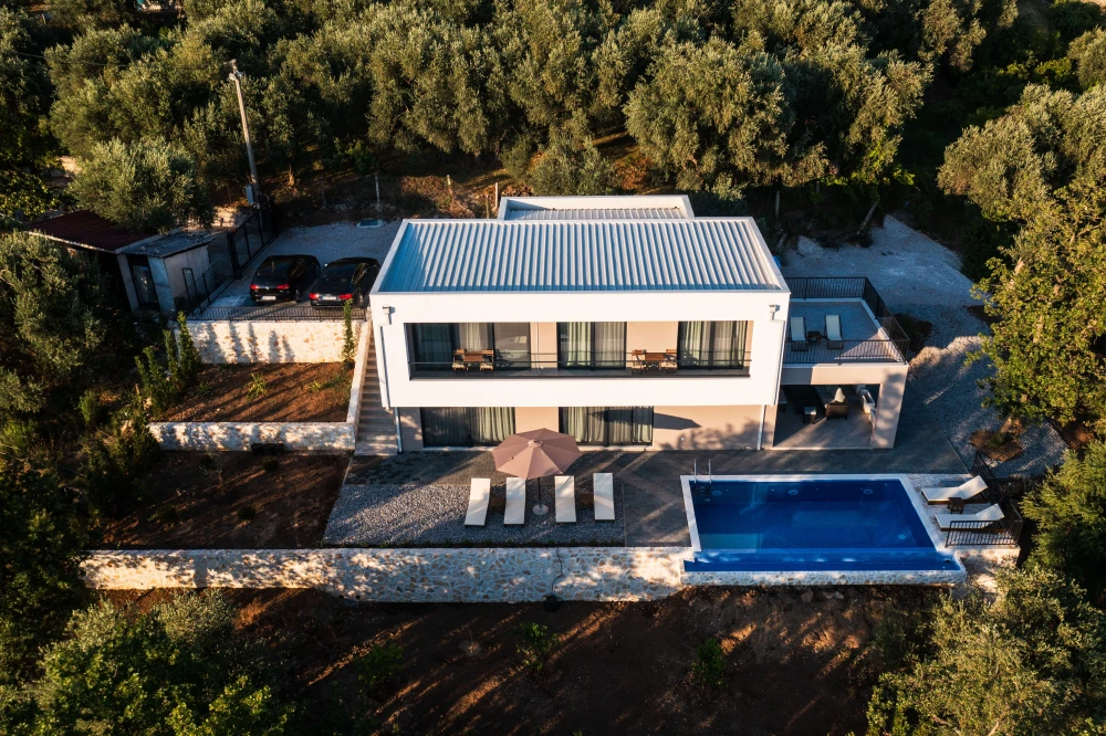 Beautiful Villa with Pool and Spacious Terrace in Montenegro