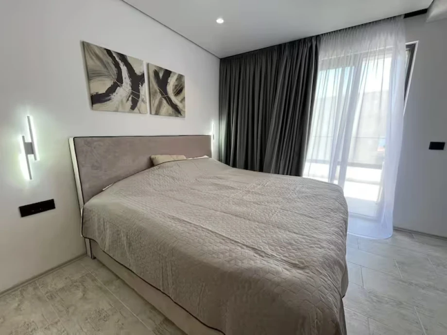 Serene Master Bedroom with King Bed and Soft Ambient Lighting – Luxury Montenegro Retreat