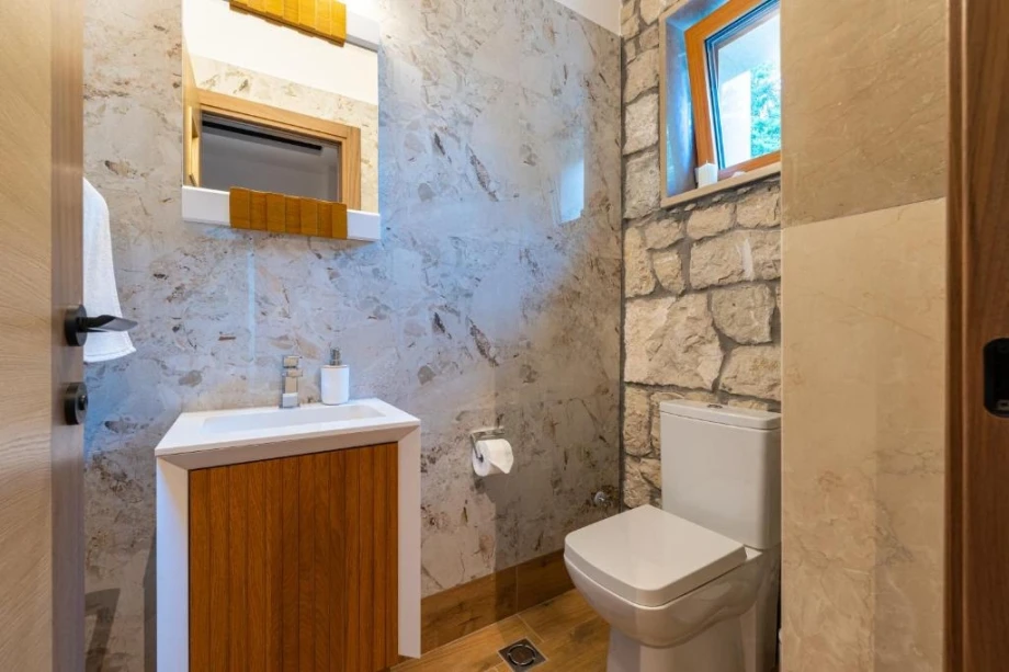 Modern Toilet with Elegant Design