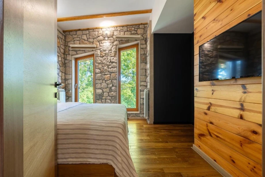 Bright and Inviting Bedroom with Scenic Views