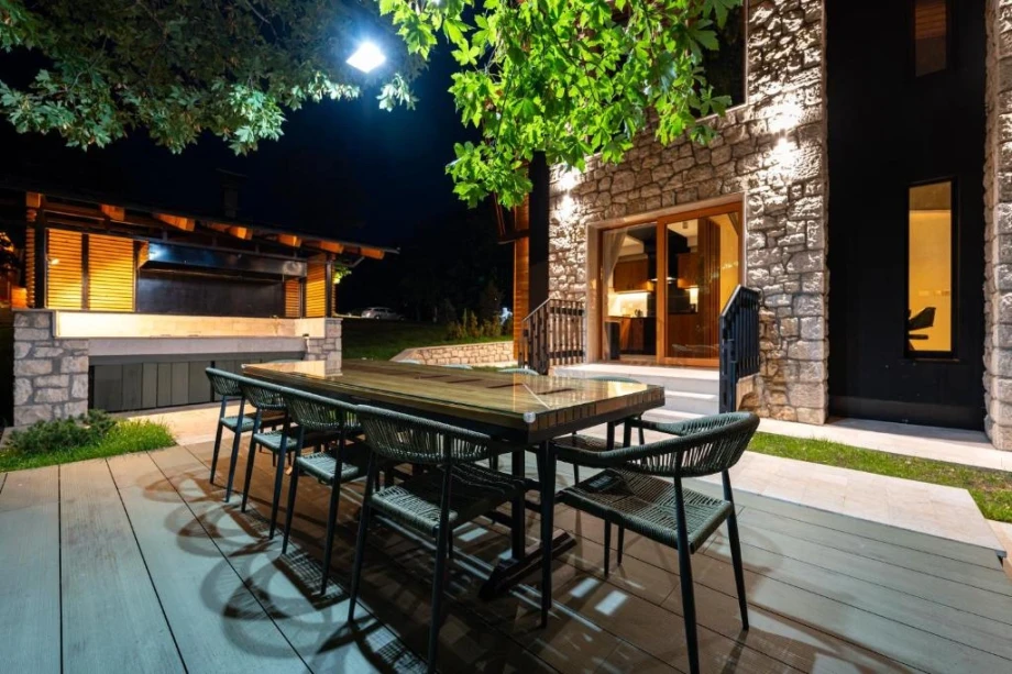 Outdoor Gatherings Around the Dining Table