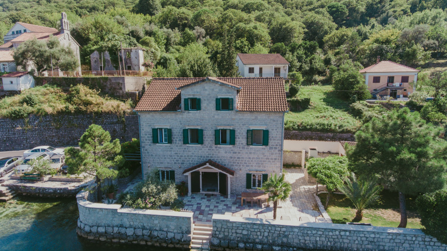 Luxury Villas Under €1000/Night