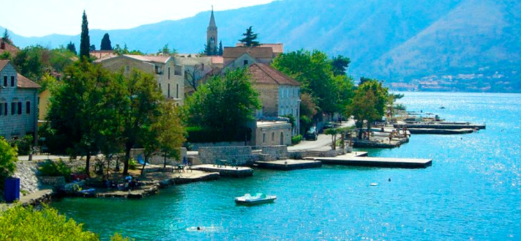 Villas in Dobrota