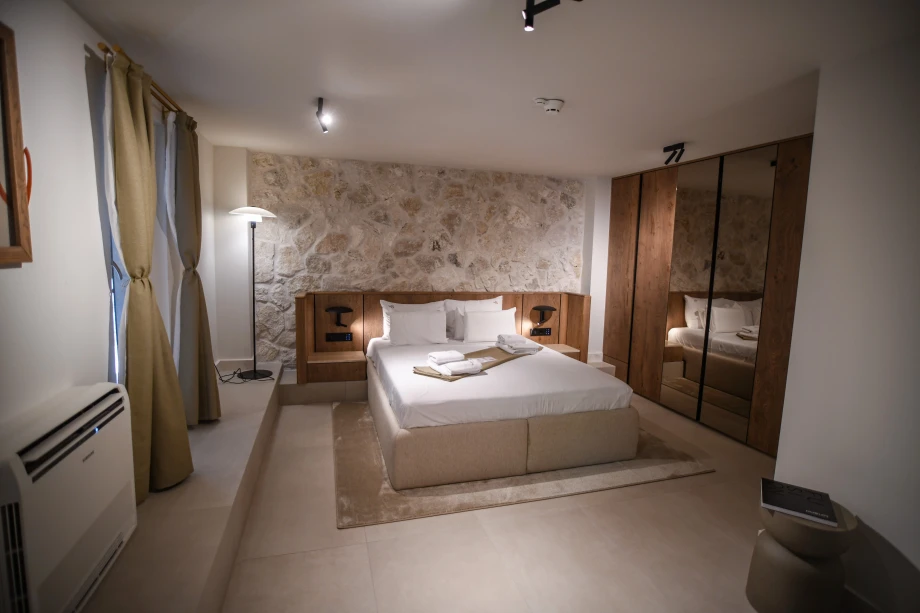 Spaceus Bedroom with Panoramic Views in Luxury Villa
