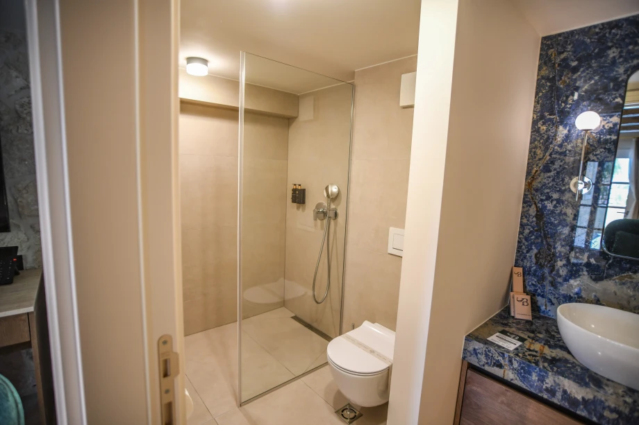 Modern Bath Cabina – A Stylish Retreat for Relaxation